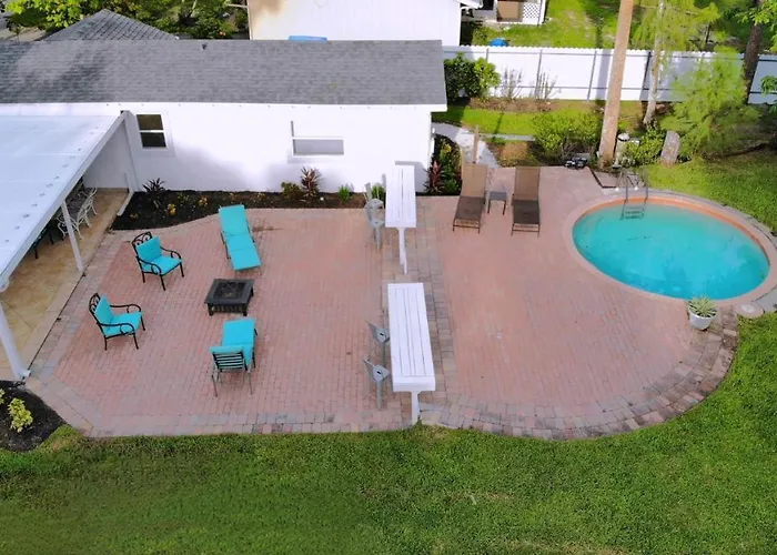Cheerfull 4/Bed/ 3 Bath / Pool / Best Location