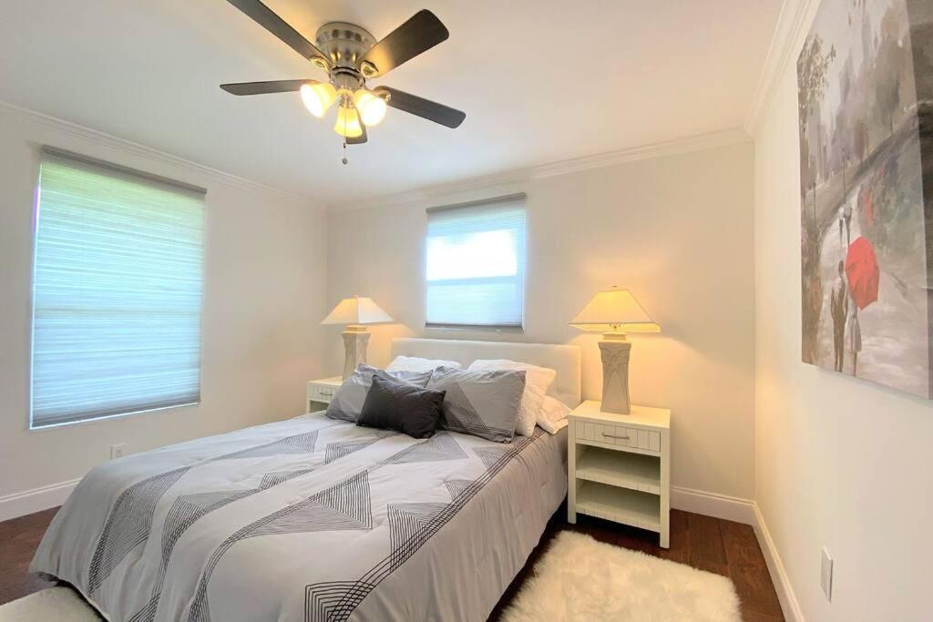 Cheerfull 4/bed/ 3 Bath / Pool / Location * North Naples