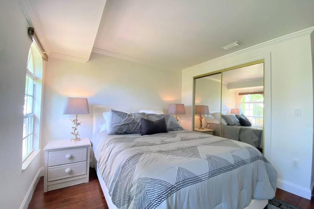 Cheerfull 4/bed/ 3 Bath / Pool / Location North Naples