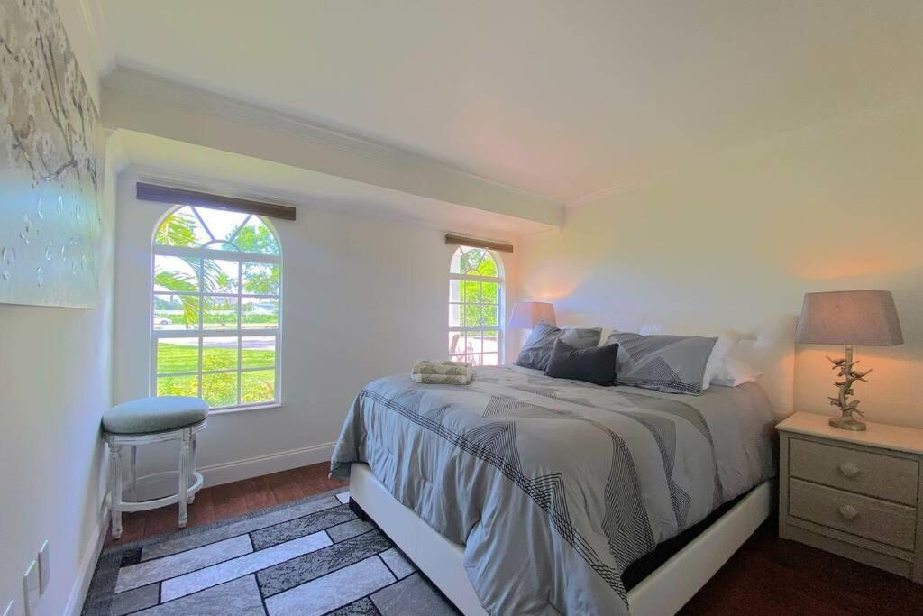 Cheerfull 4/bed/ 3 Bath / Pool / Location North Naples