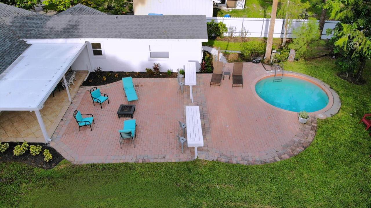 Villa Cheerfull 4/bed/ 3 Bath / Pool / Location North Naples