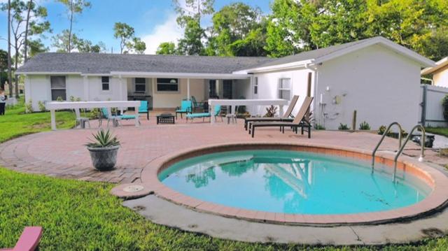 Cheerfull 4/bed/ 3 Bath / Pool / Location * North Naples