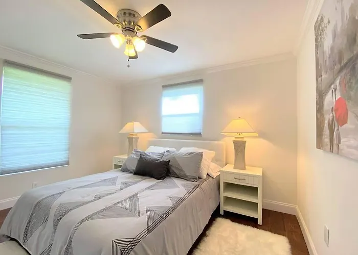 Cheerfull 4/Bed/ 3 Bath / Pool / Best Location